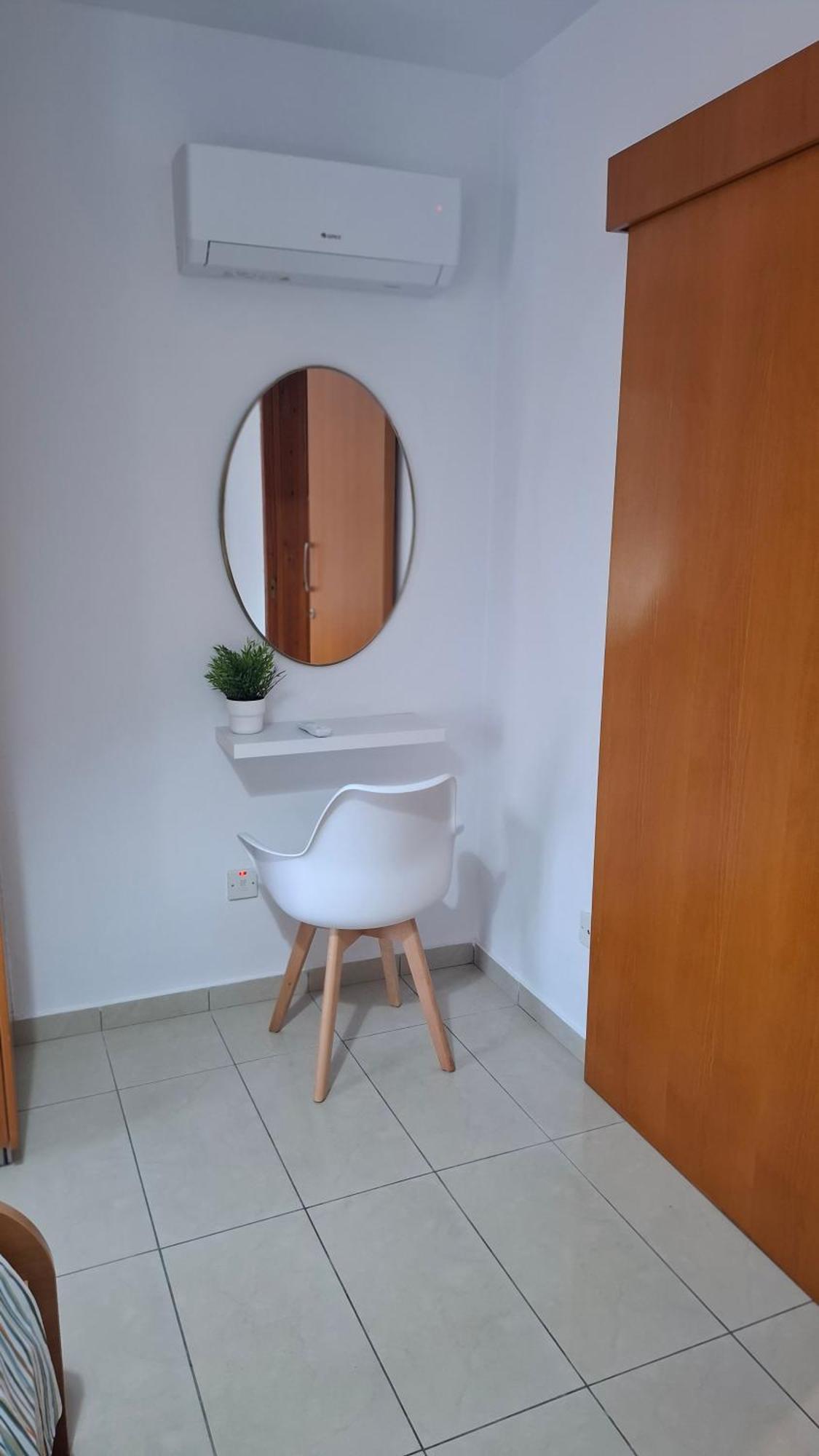 By The Way Apartment 1 Ларнака Екстериор снимка